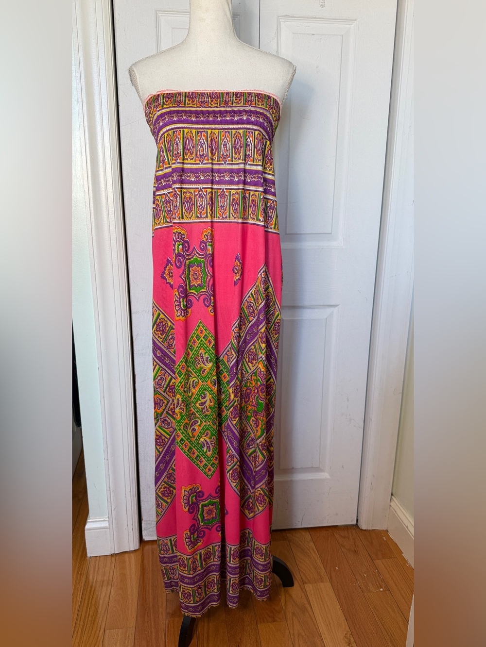 1970s Vintage Paisley Vibrant Boho Hippie Flower Power Mod Strapless Dress